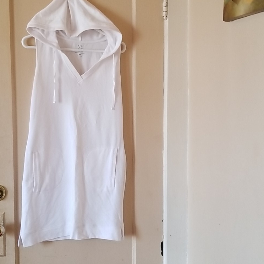 NY & COMPANY sleeveless sporty dress w/hood!